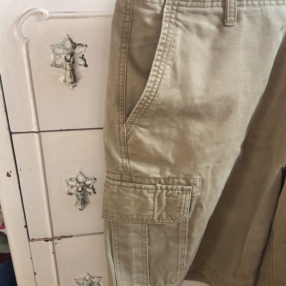 Men’s gap khaki shorts with double pockets 38 - Picture 2 of 4